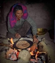 आज खेतमा काम गरेर बुबा ढिलो घरमा आउनुभयो 
